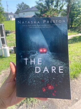 Natasha Preston The Dare — Dark Blue Paperback Thriller
